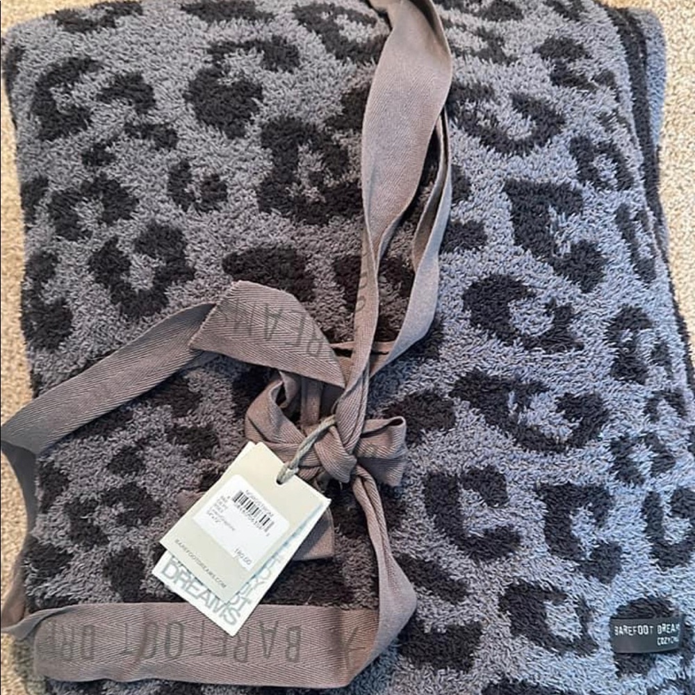 NWT barefoot dreams leopard blanket!